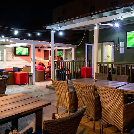 Black Lion 3* Surbiton