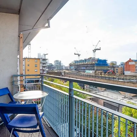 2 Bed Shoreditch With Parking Apartment *
