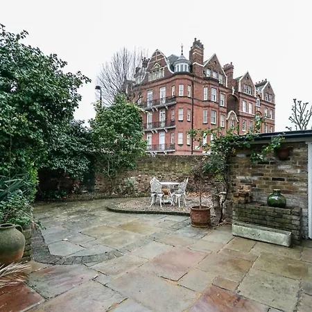 New Gorgeous 5 Bed Victorian House In Hammersmith Holiday home London