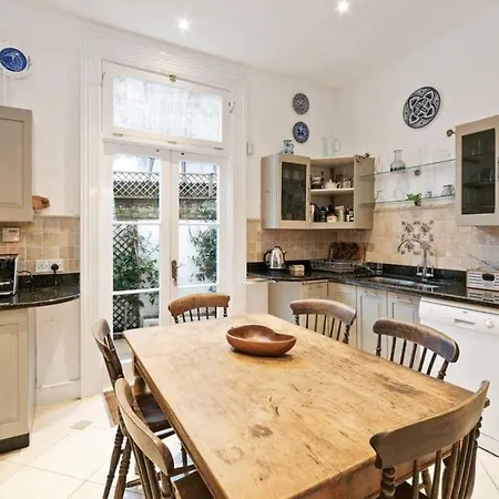 New Gorgeous 5 Bed Victorian House In Hammersmith Holiday home