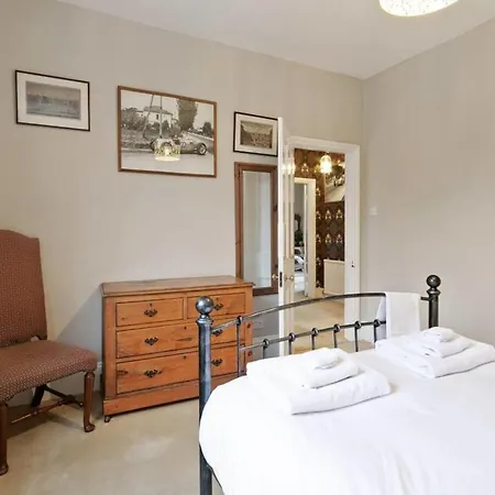 New Gorgeous 5 Bed Victorian House In Hammersmith Holiday home *