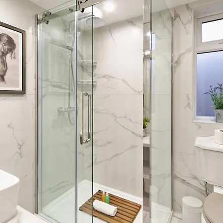 New Gorgeous 5 Bed Victorian House In Hammersmith *