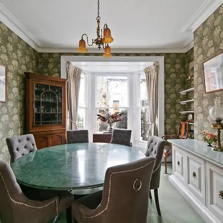 New Gorgeous 5 Bed Victorian House In Hammersmith Holiday home