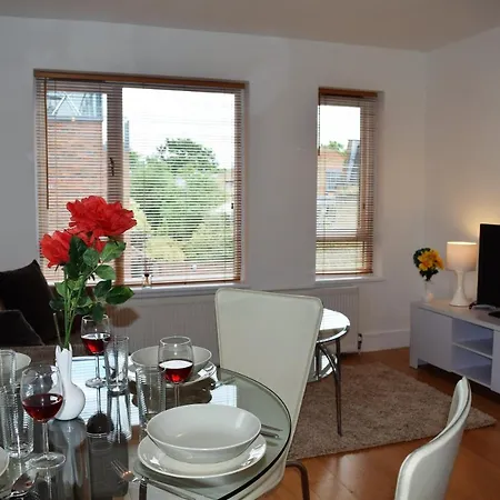 Splendid 1 Bed Flat In Stockwell, Sleeps 4 London