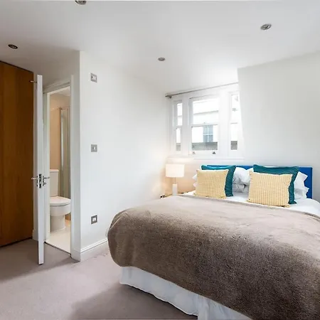 Britten Street, Chelsea Apartment *