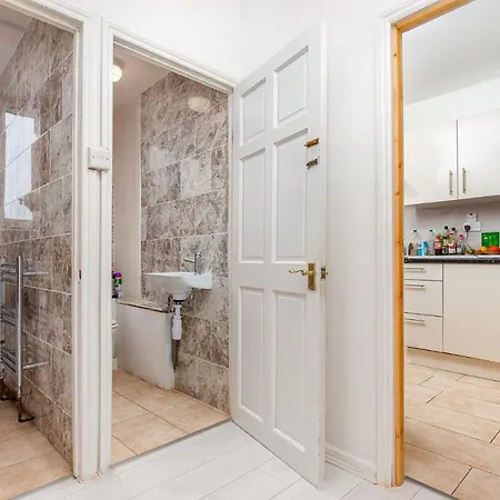 James Middleton House 3*