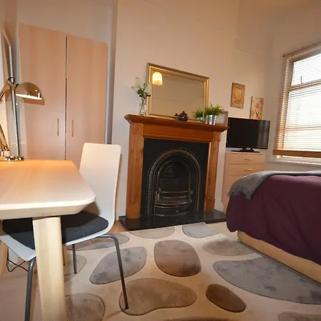 Living Homestay London