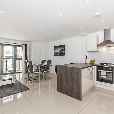 Beautiful Canary Wharf Apartment