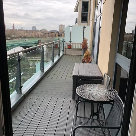 Thames View Apartment, Imperial Wharf Apartment London