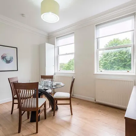 Apartment Somerset Court Kensington