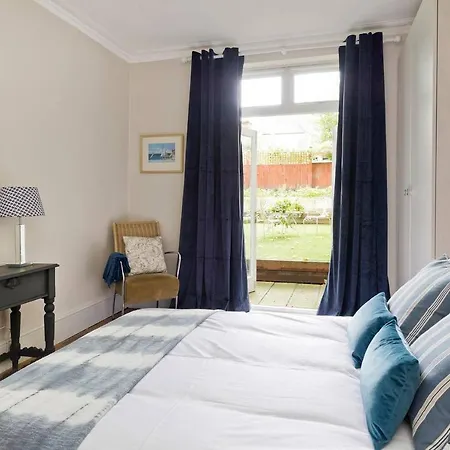 Apartment Gorgeous 3-bed Garden Flat Beside Battersea Park *