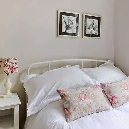 Gorgeous 3-bed Garden Flat Beside Battersea Park *
