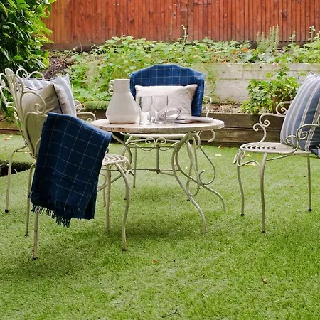 Gorgeous 3-bed Garden Flat Beside Battersea Park