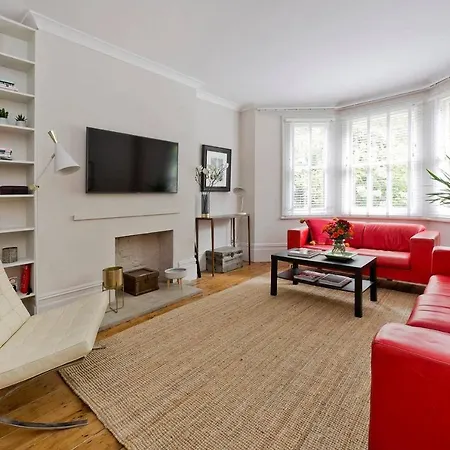 Gorgeous 3-bed Garden Flat Beside Battersea Park Apartment *