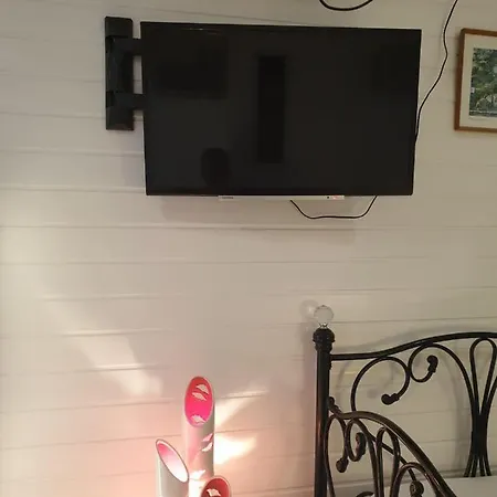 Private Extension With Bathroom And Kitchen Apartment *