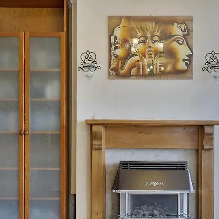 Goshawk Gardens Apartment