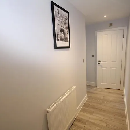Holden Court -apt 4 * West Drayton (Middlesex)