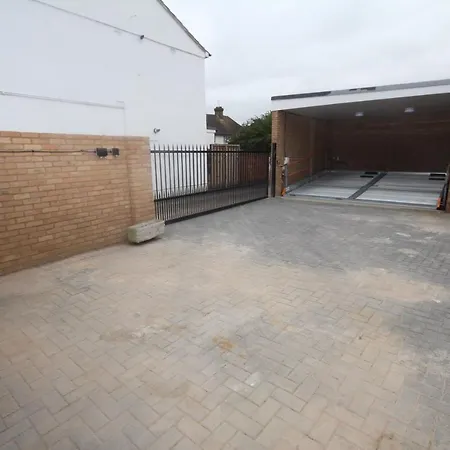 Holden Court -apt 4 West Drayton (Middlesex)
