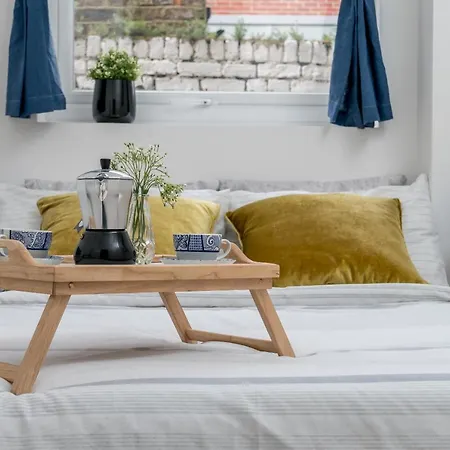 Modern And Light 2 Bed Flat In Sw2 Apartment
