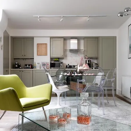 Phenomenal 5bedroom Design House For Nomads Xxl Groups * Londra