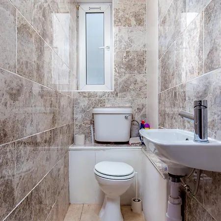 Guest house James Middleton House 3*
