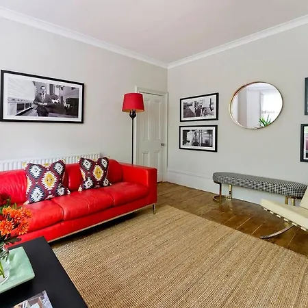 Gorgeous 3-bed Garden Flat Beside Battersea Park *