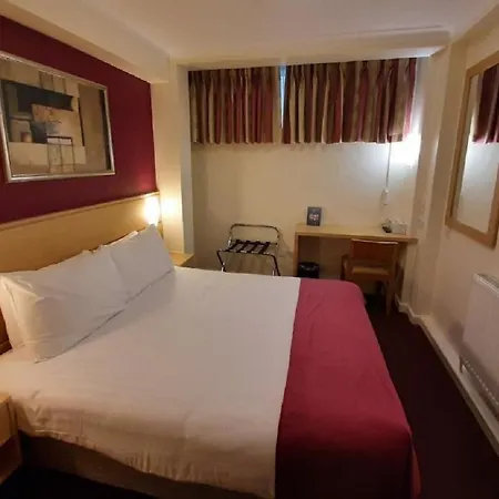 Americana Hotel 3*