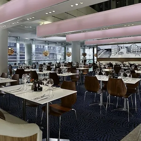Hotel Park Plaza County Hall 4*