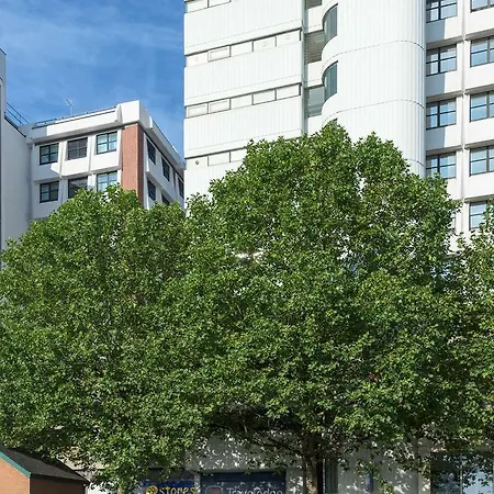 Travelodge Kingston Upon Thames 3*