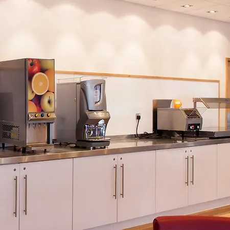 Travelodge London High Road Hotel