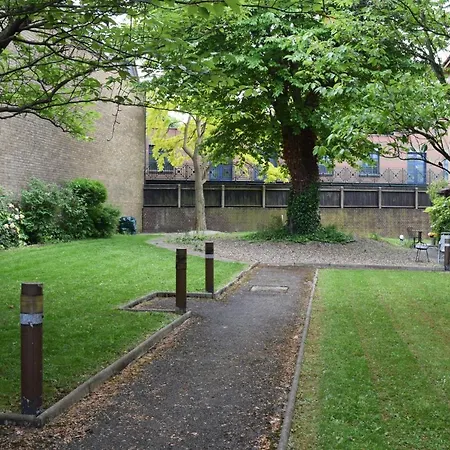 Splendid 1 Bed Flat In Stockwell, Sleeps 4 Apartment *