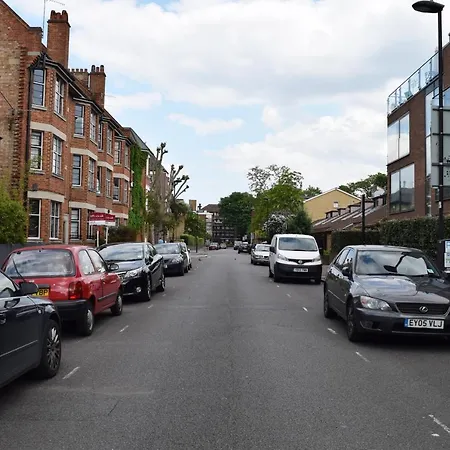 Splendid 1 Bed Flat In Stockwell, Sleeps 4 * London