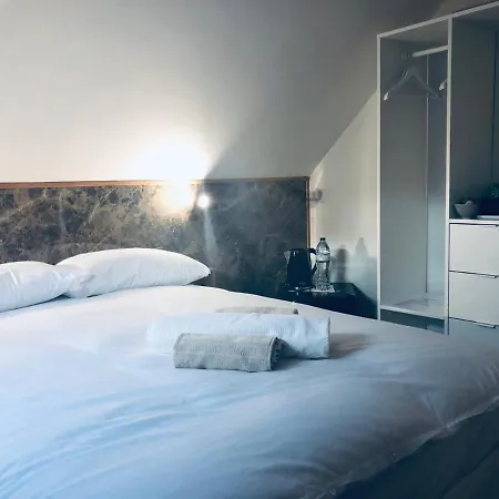 Hotel The Six Bells 3*