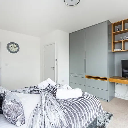 Apartment Chiswick Park 3 Bed 3 Bath West London - Parking London