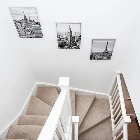 Chiswick Park 3 Bed 3 Bath West London - Parking London