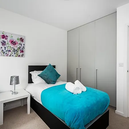 Apartment Chiswick Park 3 Bed 3 Bath West London - Parking London