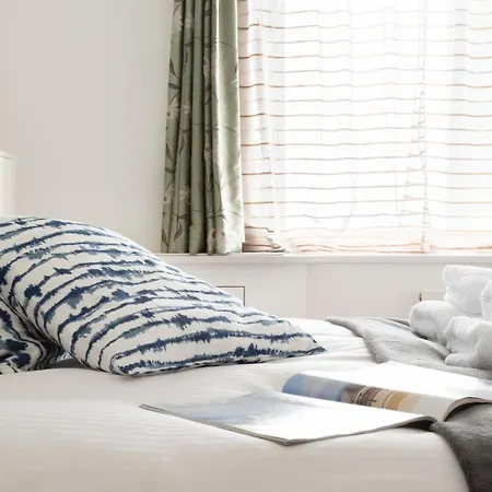 Fabulous 3 Bed 2 Bath Near Victoria Station Appartement Londen