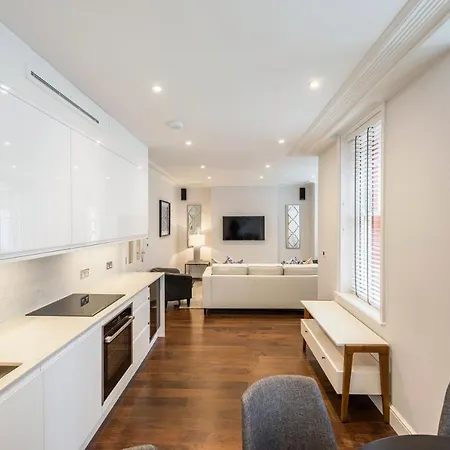Hamlet Gardens Apartment *