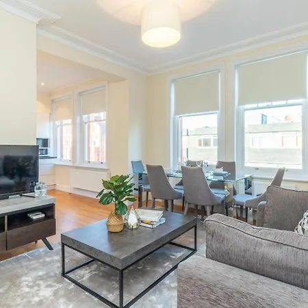 Hamlet Gardens Apartment