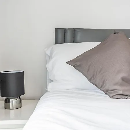 Beautiful Canary Wharf Apartment