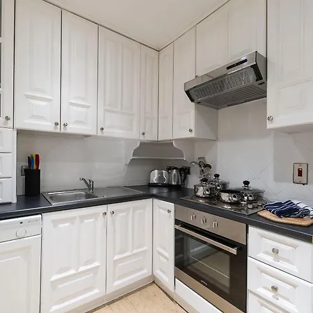 Somerset Court Kensington Apartment *