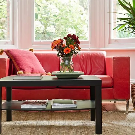 Gorgeous 3-bed Garden Flat Beside Battersea Park Apartment
