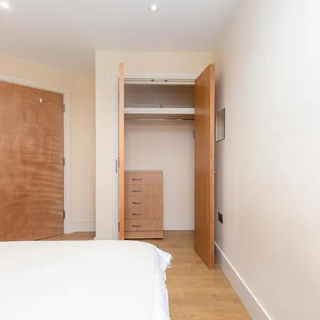 Guest house Park View London