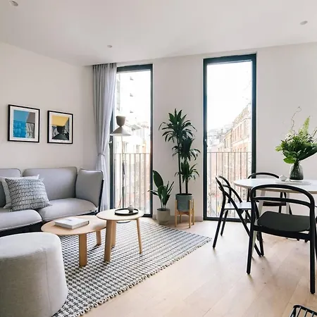 The Interlock - Oxford St Apartment *