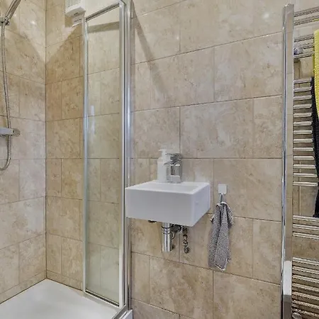 Apartment Goshawk Gardens *