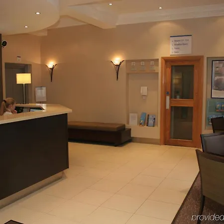 Hotel Express Victoria By Ihg London