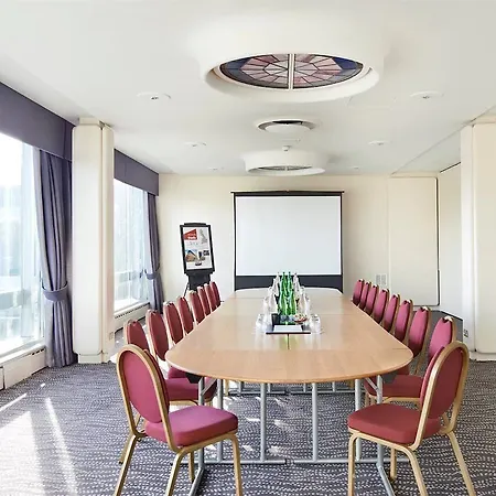 Thistle London Heathrow Terminal 5 Хитроу