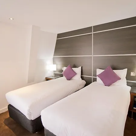 The Wesley Euston 4*