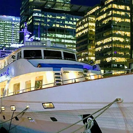 Absolute Pleasure Yacht Hotel London