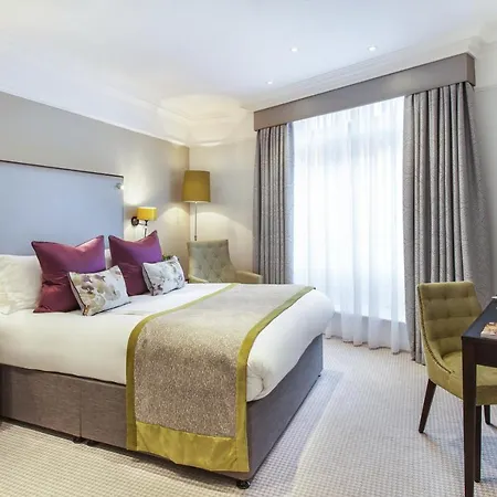 Hotel St. James' Court, A Taj Hotel, 4*